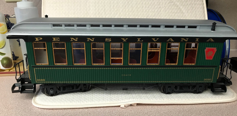 Large-scale model passenger car