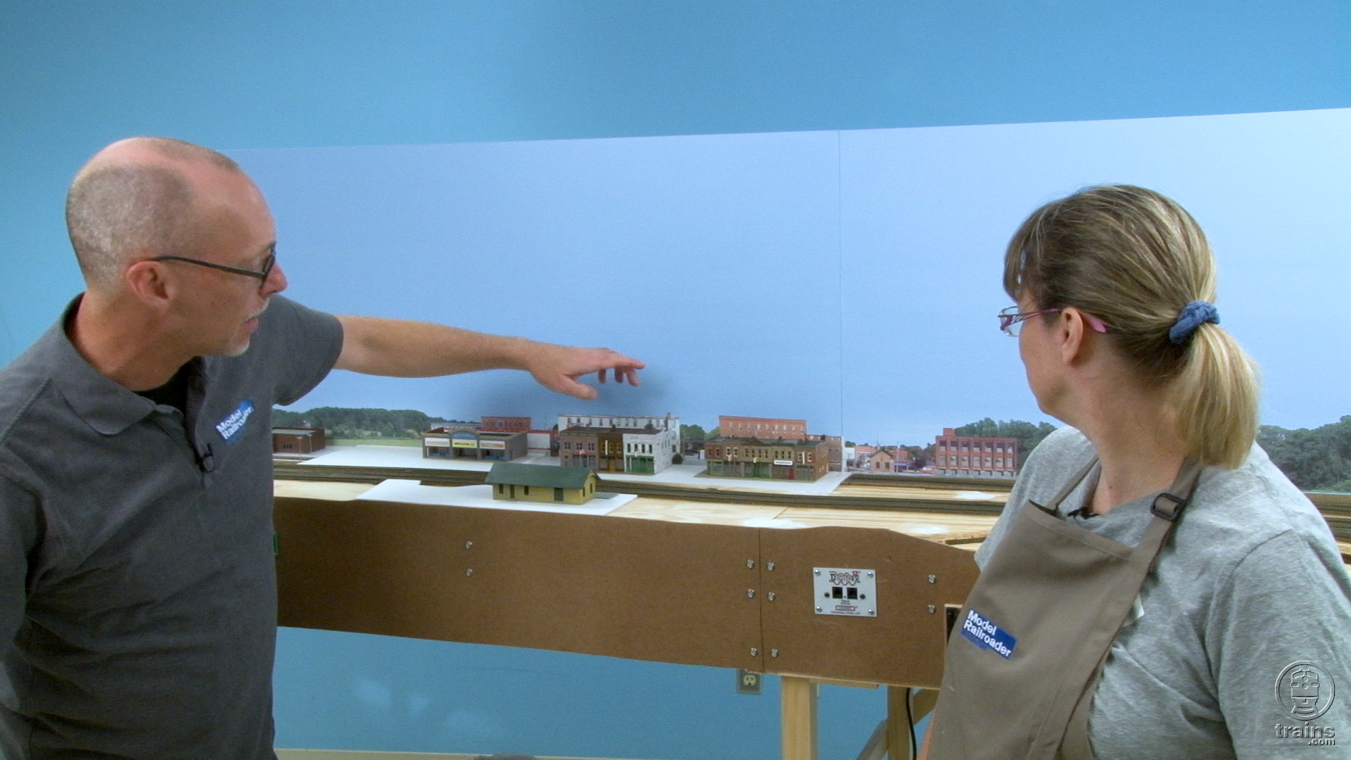 State Line Route in N scale: Painting a backdrop and adding horizon lines, Episode 13