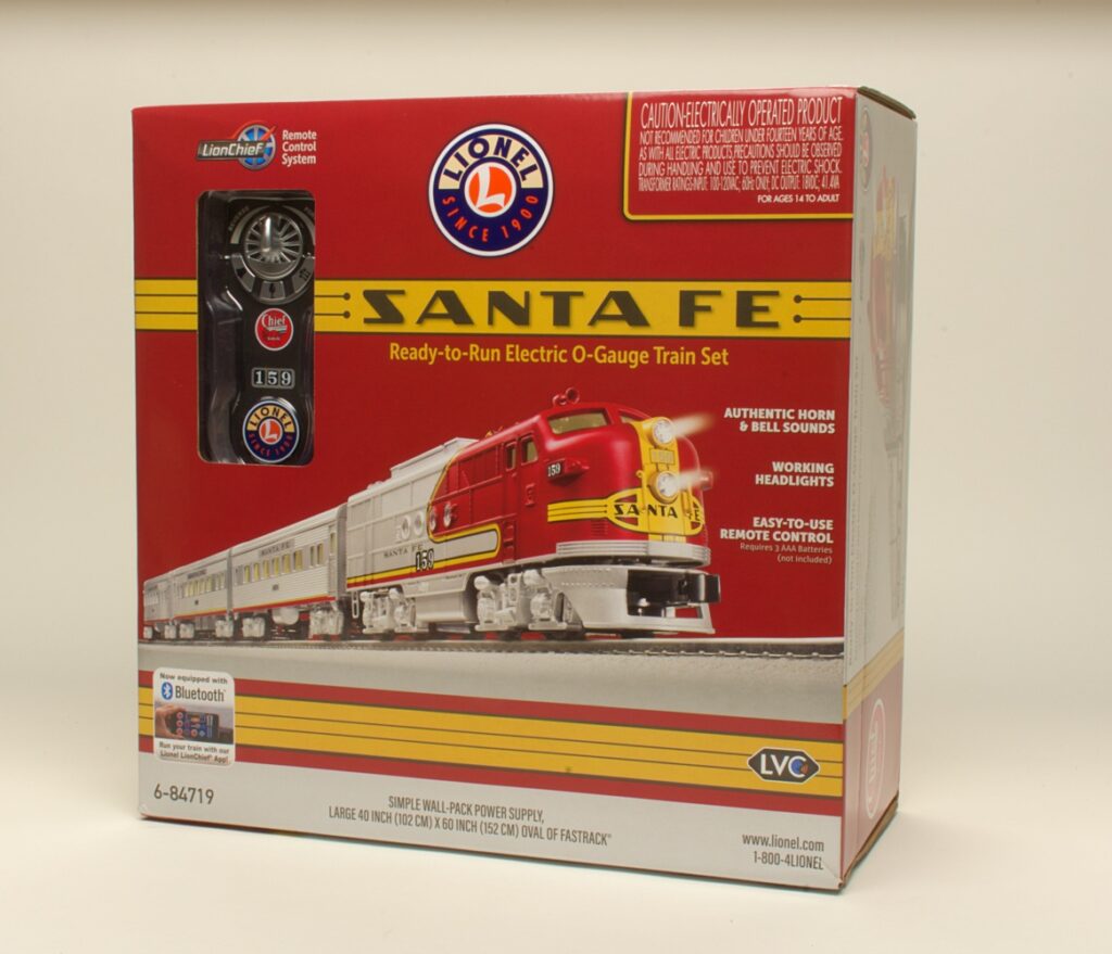 Review Lionel Super Chief LionChief Santa Fe toy train set Trains
