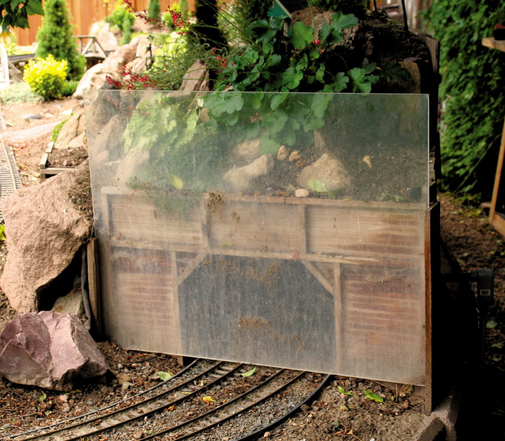 A model tunnel covered with a piece of plexiglas