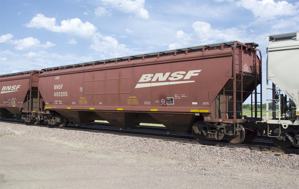 BNSF Greenbrier 5188 covered hopper with horizontal stiffeners.