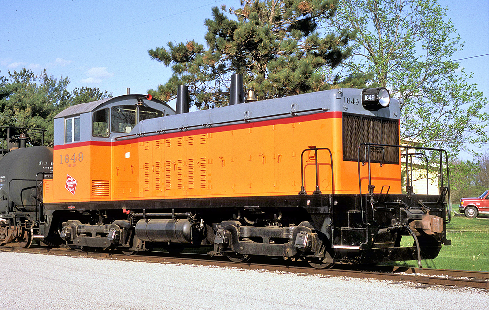 Orange and gray end-cab switcher with red and black trim