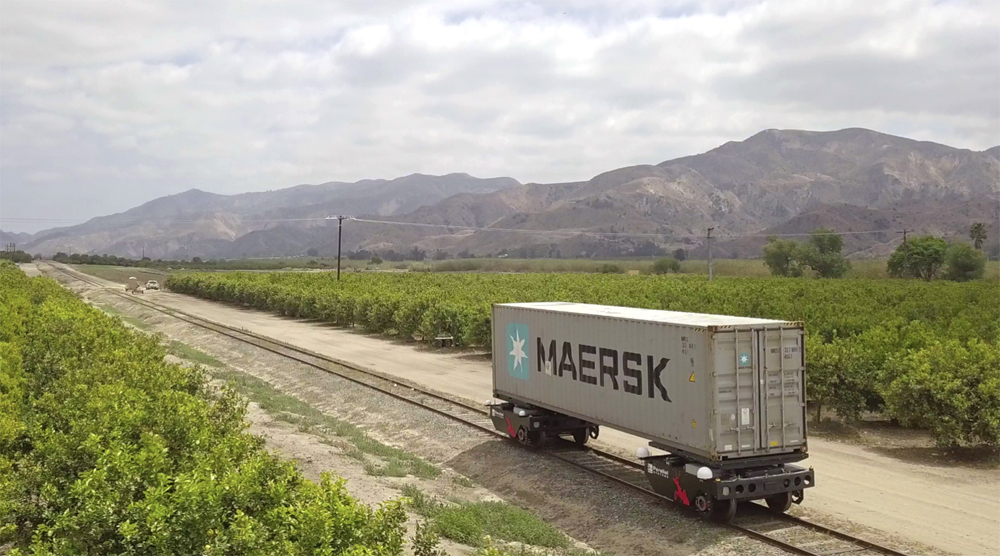 Container moving independently on railroad track