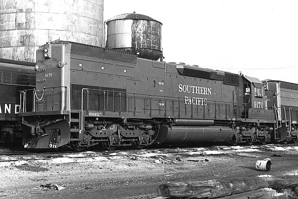 Southern Pacific locomotives: Rear of diesel locomotive with large see-through grate section at walkway level 
