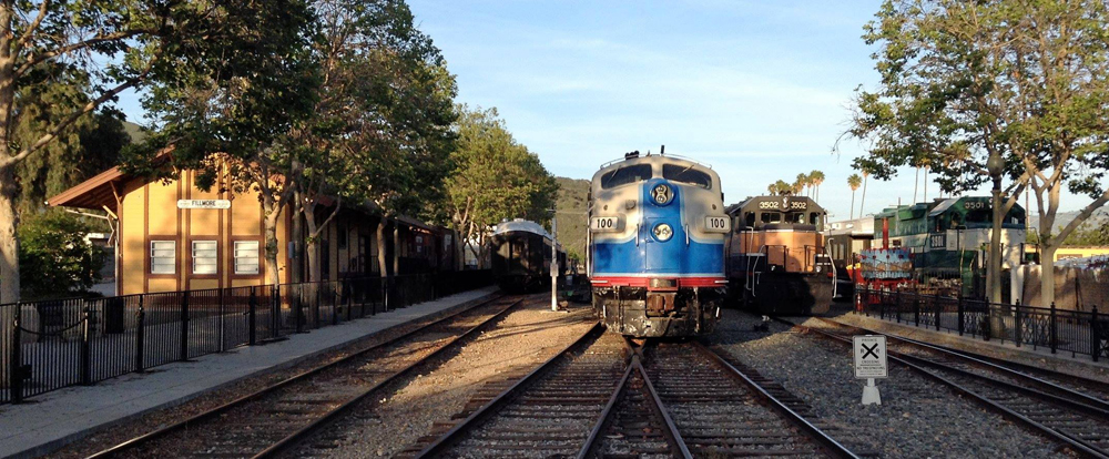 F unit and road-switchers parked next to station