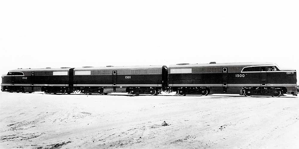 Streamlined diesel locomotive set