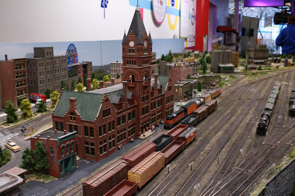 A photo of the Milwaukee Everett Street train station in HO scale.