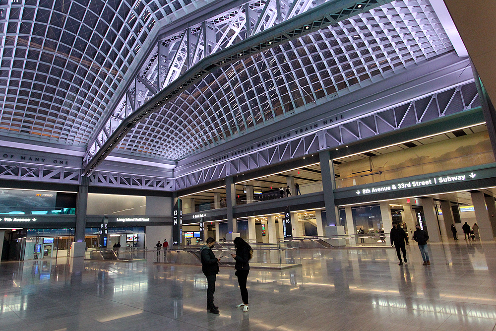 Moynihan Train Hall: Nighttime view of train station