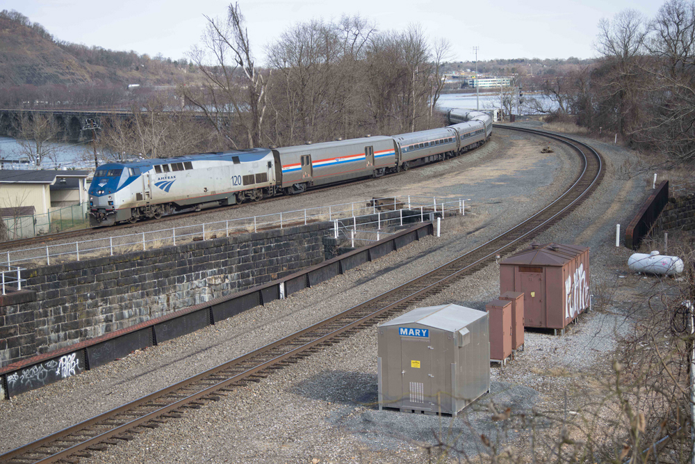 Train curving off one route with another track in the foreground.