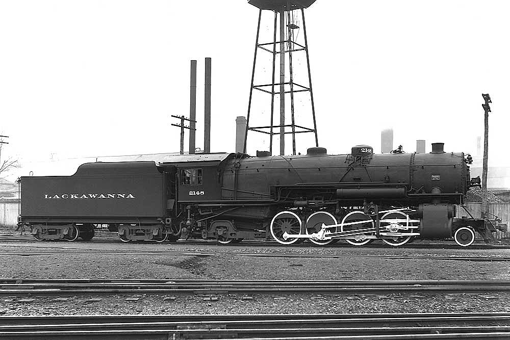 Roster-type image of a large steam locomotive.