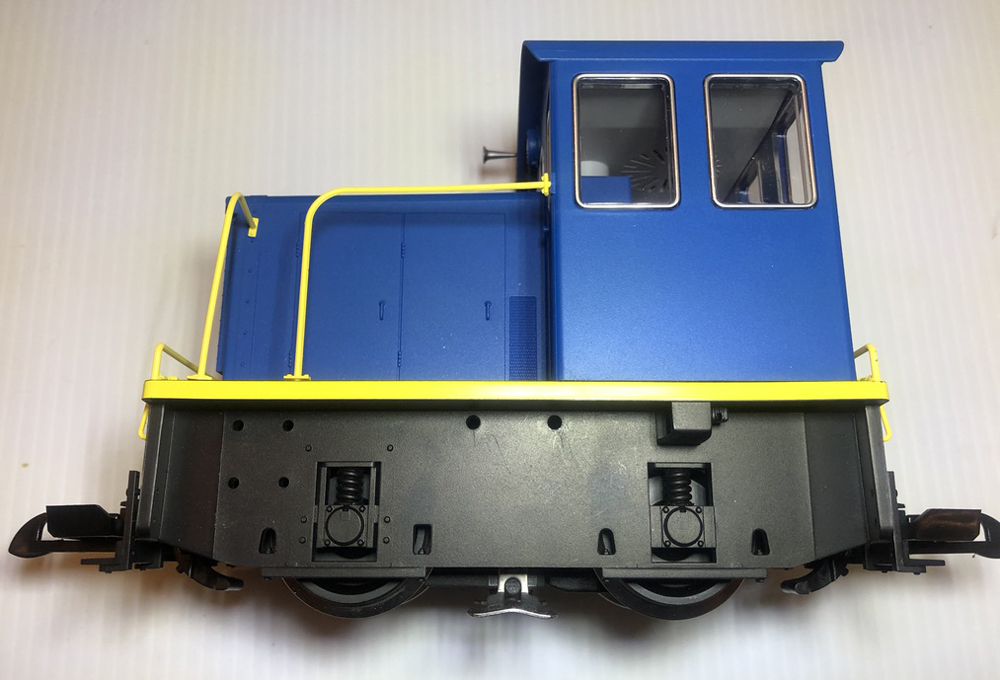 Left side of a PIKO America 25-ton switcher