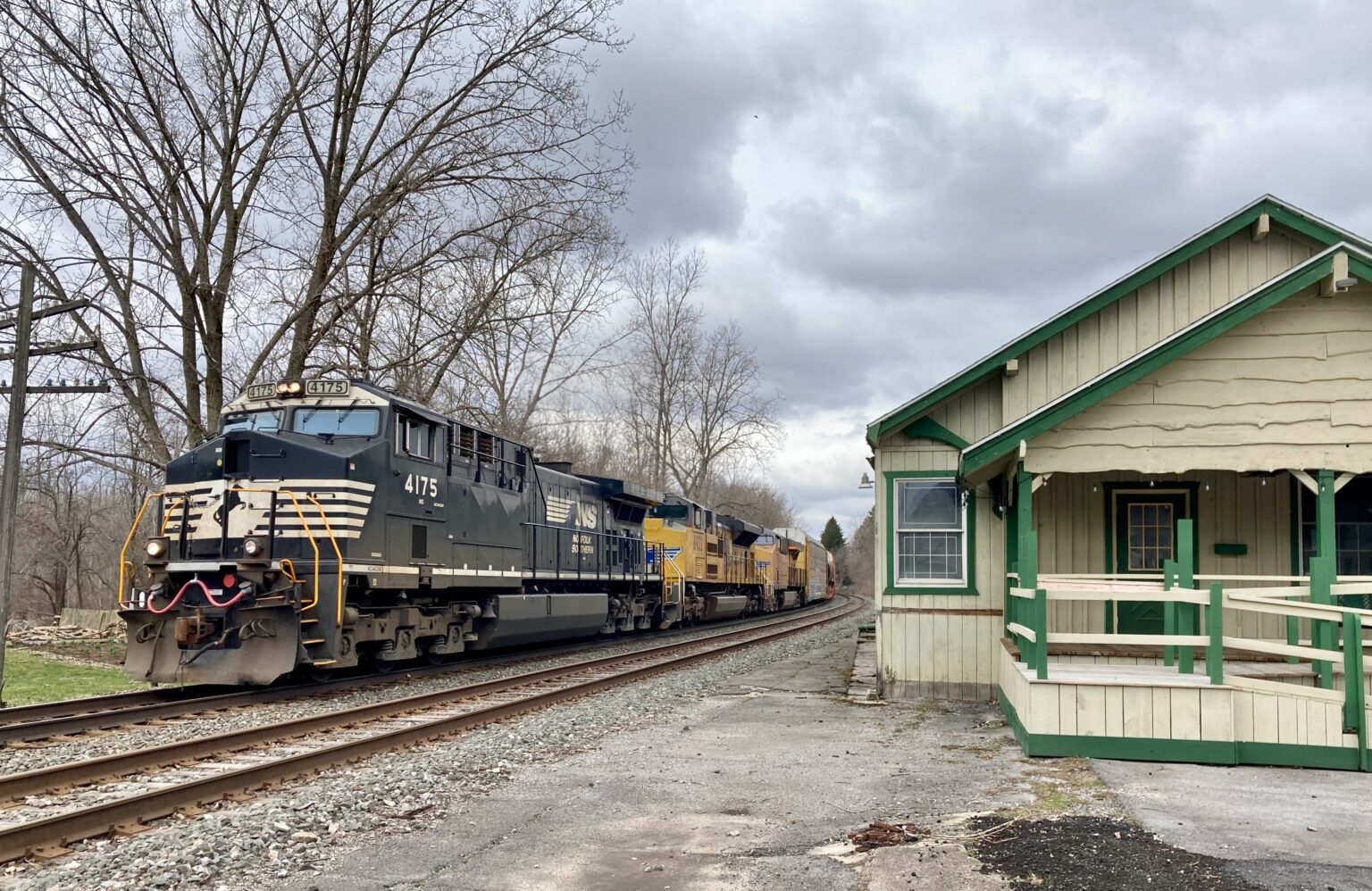 new-york-senate-passes-package-of-rail-regulations-trains