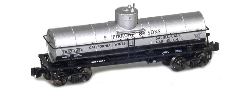 Photo of Z scale tank car painted silver and black.