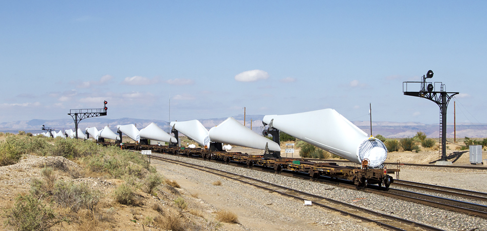 Freight cars with wind-turbine blades