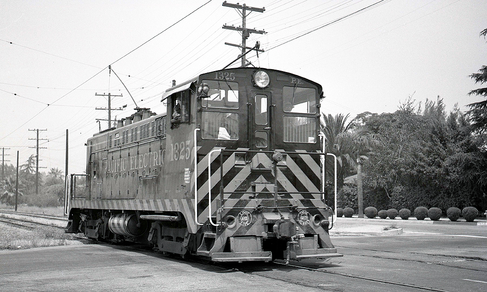Baldwin diesel locomotive with carriage post extended.