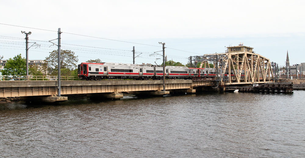 Electric trainset crosses bridge