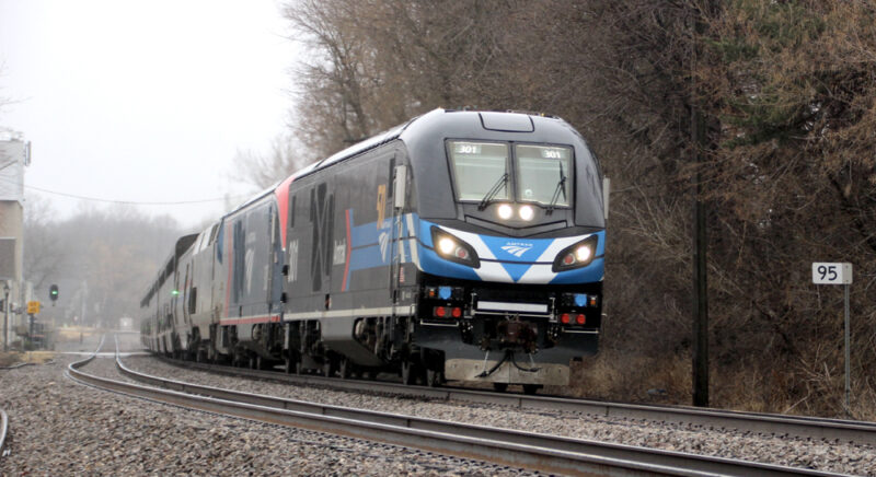 All About The Difference Between Passenger and Freight Trains