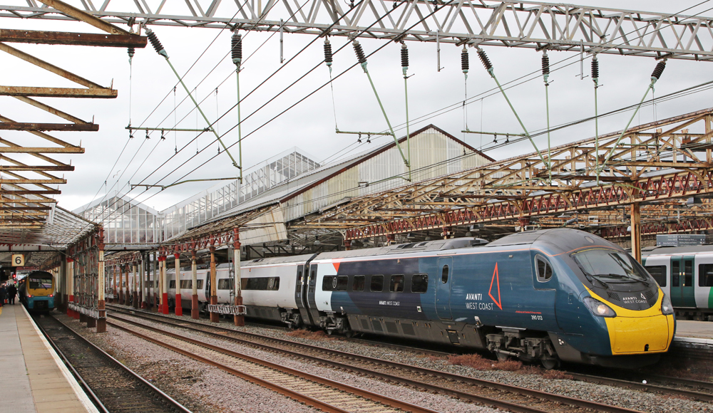 Streamlined electrified trainset with blue power car