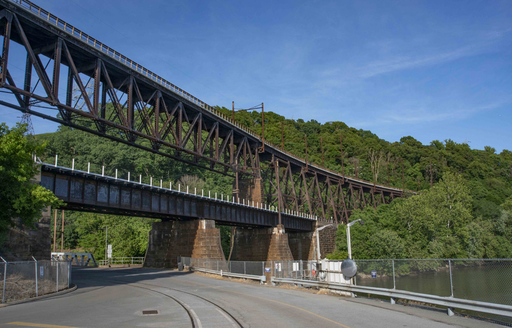 Parallel high and low bridges as seen from roadway