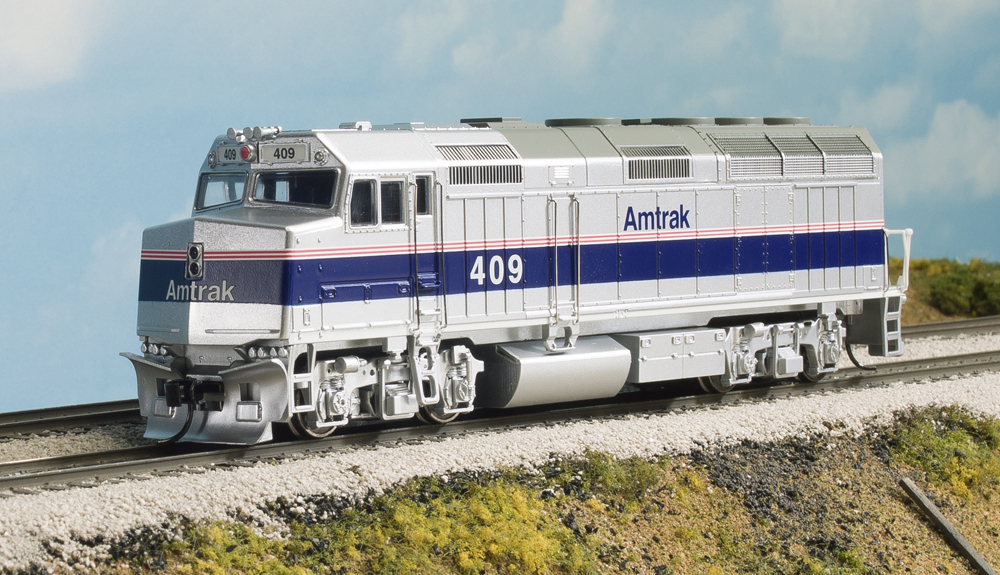 Photo of HO scale four-axle cowl-bodied diesel locomotive on scenicked base