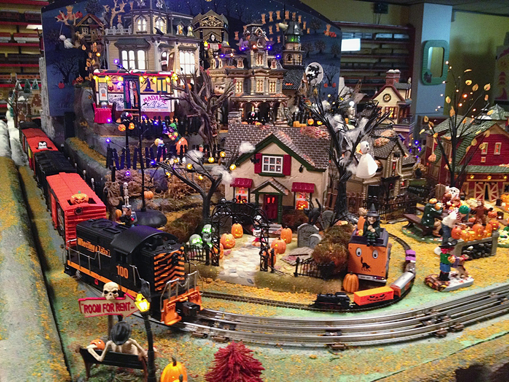 Halloweenthemed toy train photos Trains