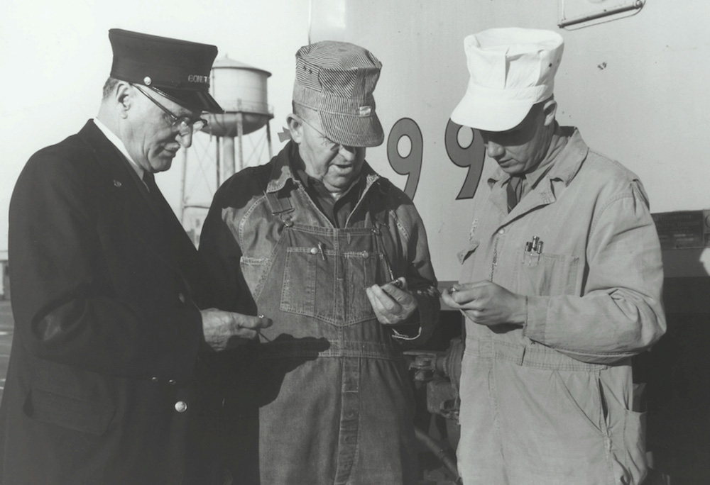 three men comparing time