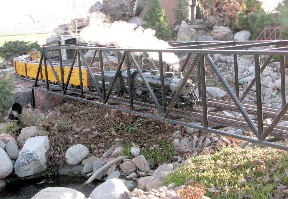 mainline railroading in the 1950s: model steam locomotive on bridge
