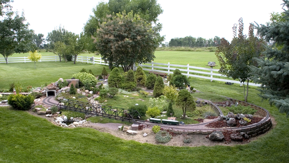 overall scene of an oval garden railway