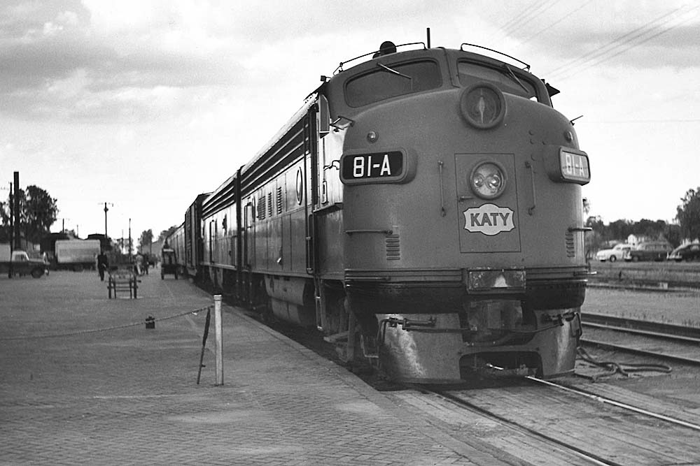Streamlined diesel locomotive with Missouri-Kansas-Texas logo on nose