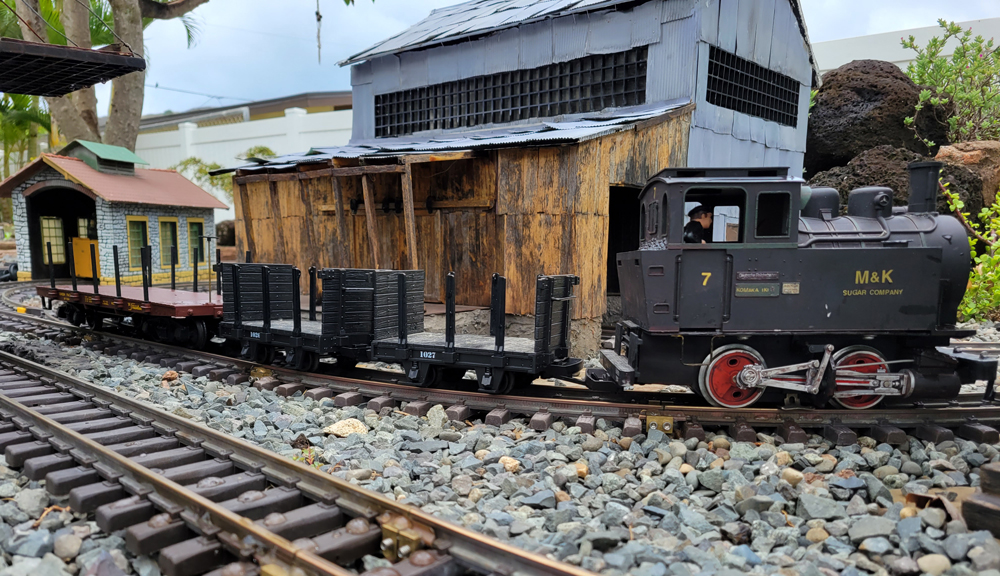 Garden railroading in Hawaii: model sugar cane train