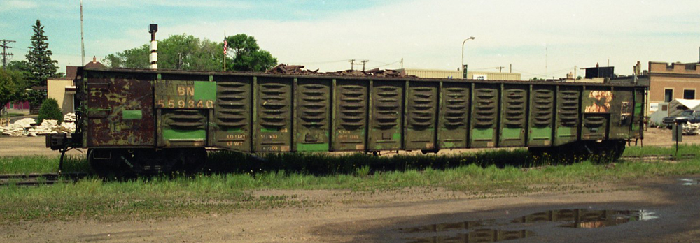 Photo of gondola with scrap load on a sunny day