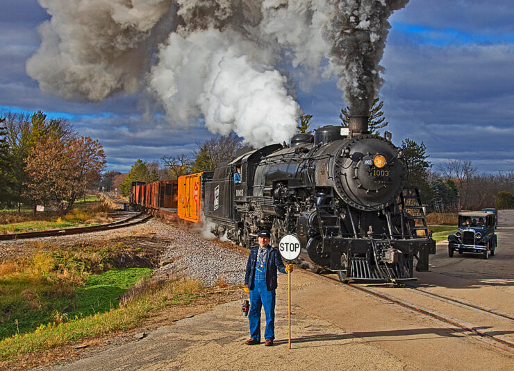 News photo Soo Line No. 1003 rambles through central Wisconsin for