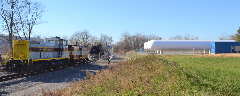 End-cab switcher and caboose next propane tanks