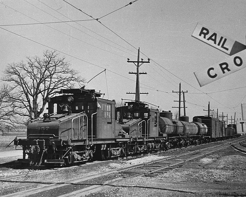 Electric locomotives with freight train during Chicago North Shore & Milwaukee history