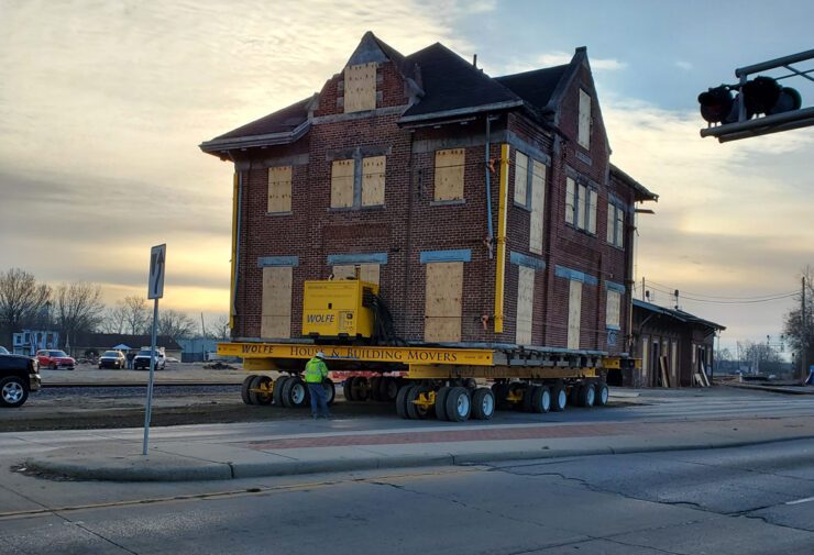 News photos Hamilton, Ohio, station on the move Trains