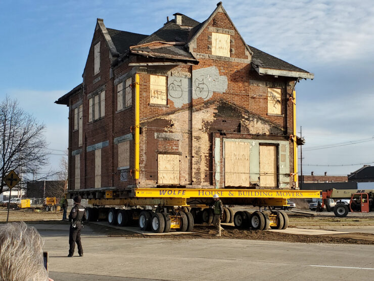 News photos Hamilton, Ohio, station on the move Trains