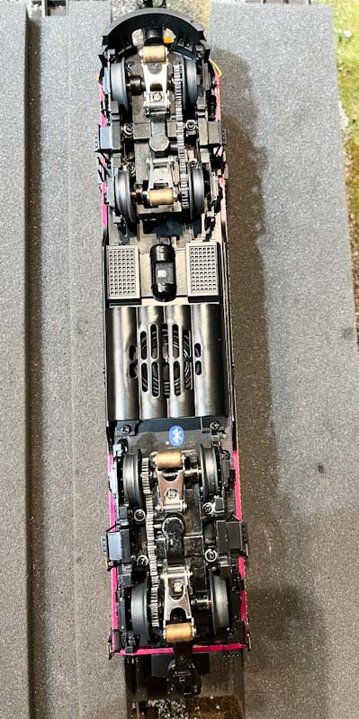 Lionel Aberdeen Carolina Western F9 locomotive underneath