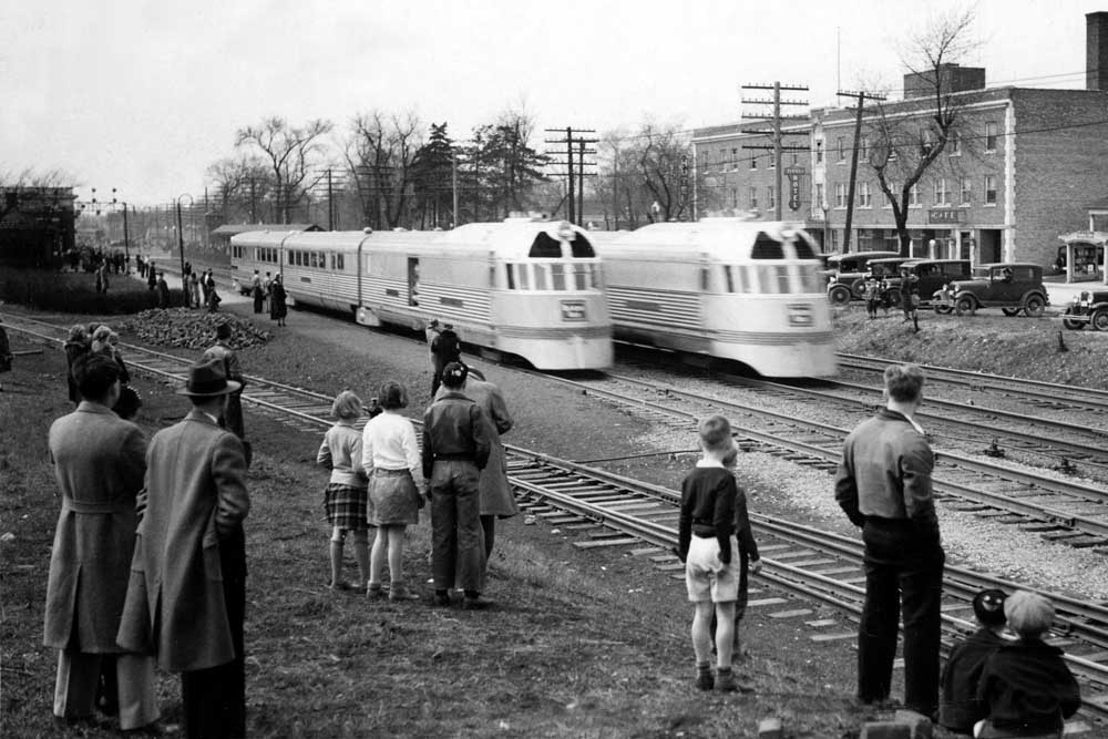 Streamlined Burlington Zephyr 9900 lookalike trains with onlookers