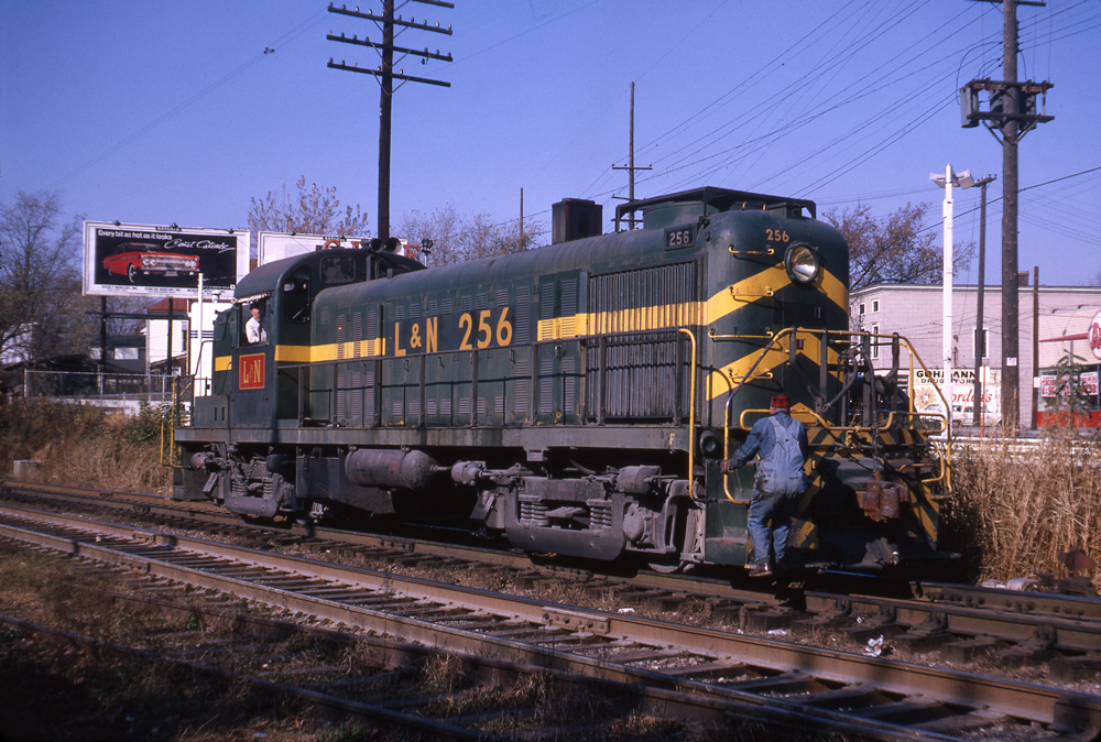 Green Louisville & Nashville diesel locomotive in yard