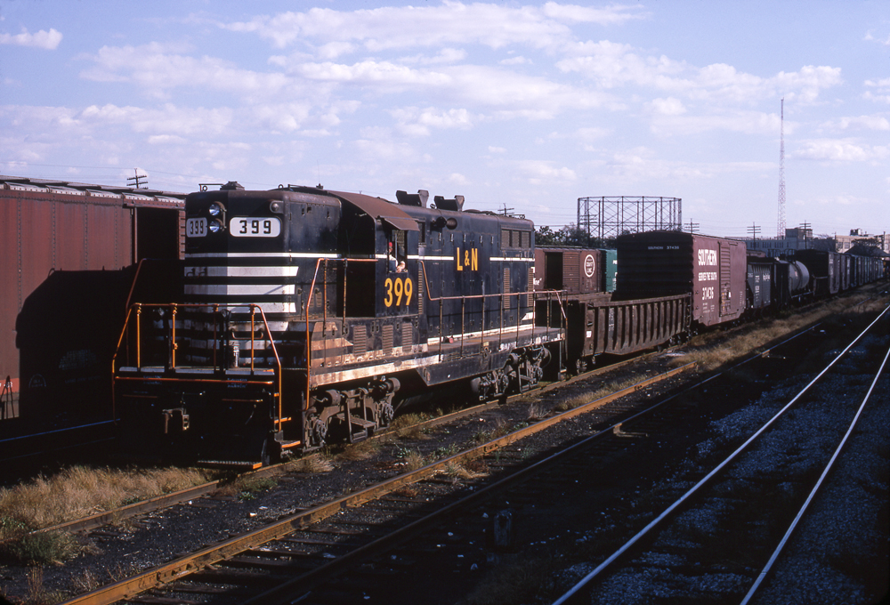 Black-and-white Louisville & Nashville diesel locomotive in yard