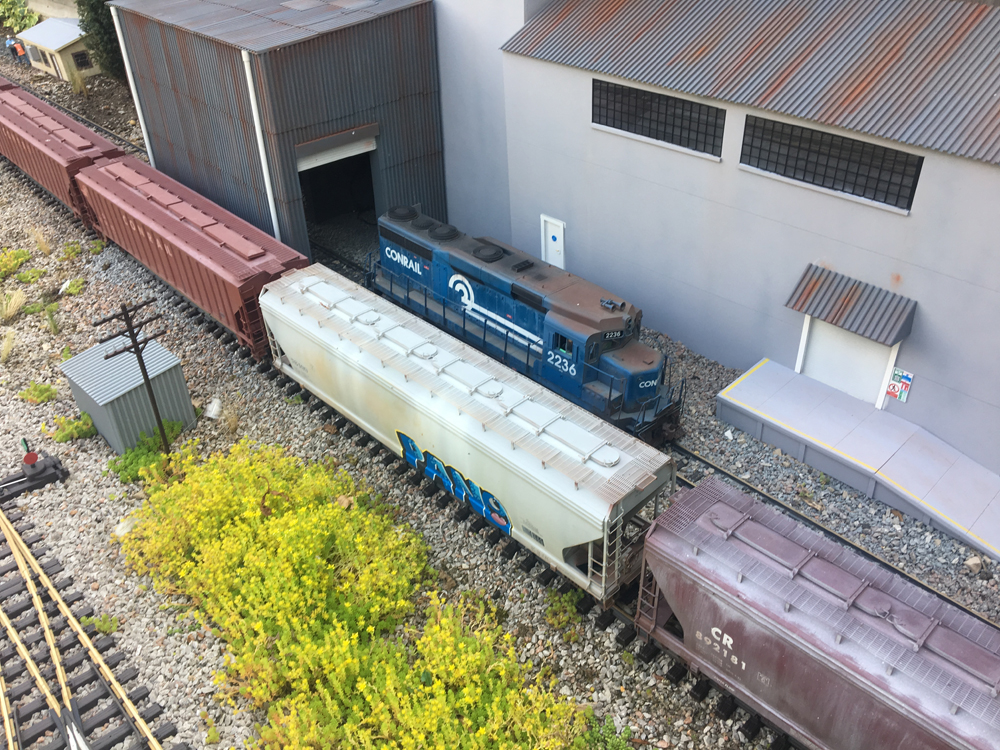 Modeling Conrail in the UK; model locomotive with hoppers