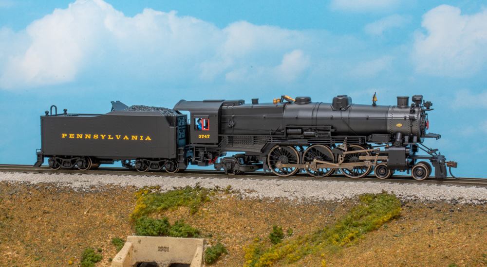 A black Pennsylvania RR 4-6-2 steam engine on a scenicked base