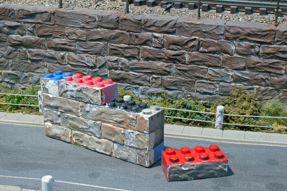 Photo cut-stone wall built using Lego bricks.