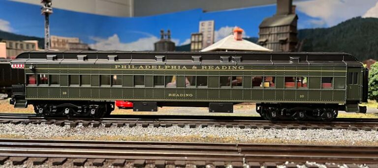 Lionel heavyweight observation cars Reading