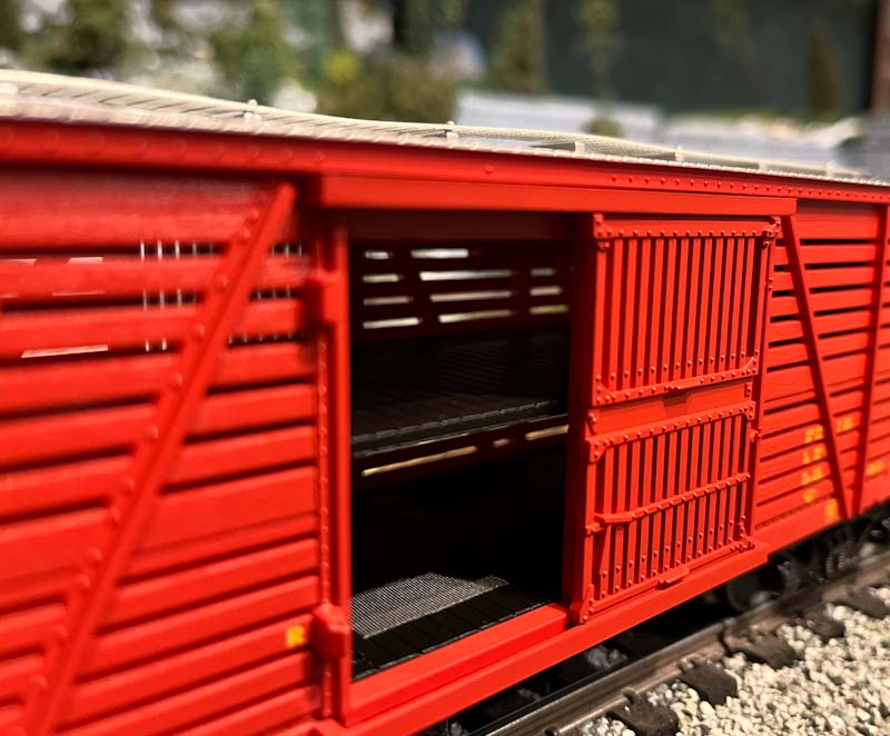 Lionel Vision Line Stock Cars squeal into stores - Trains