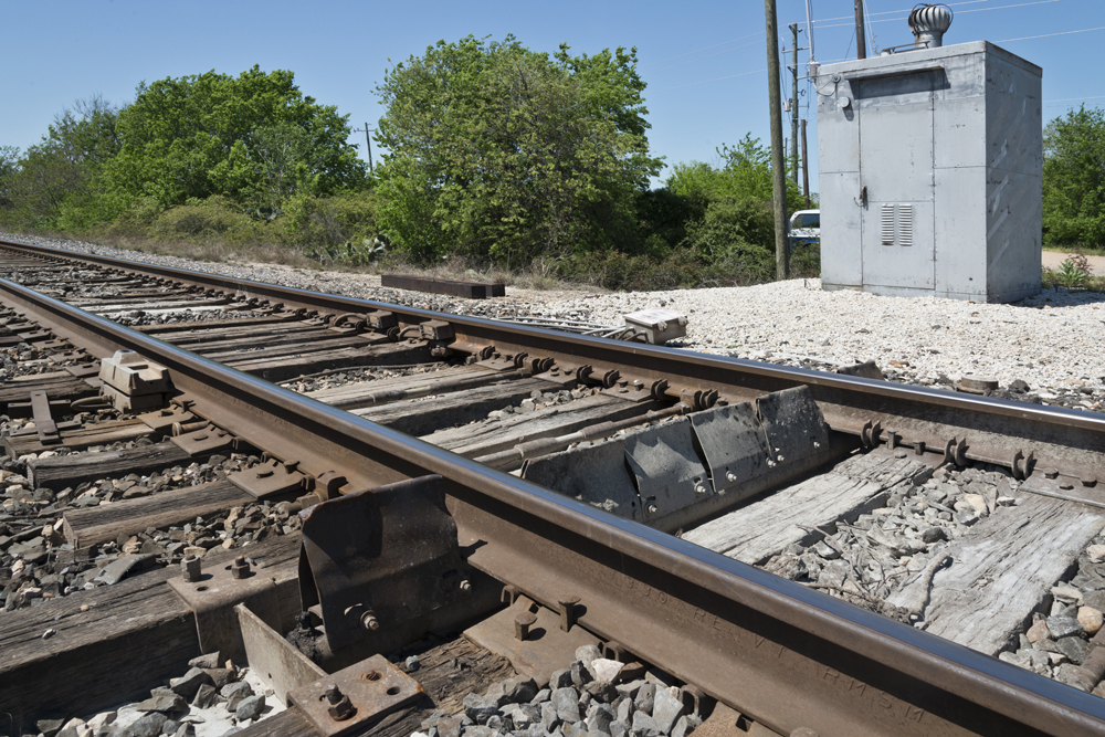 Hot box and dragging equipment detector.