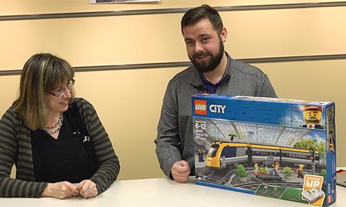 LEGO City trainset 60197 unboxing video