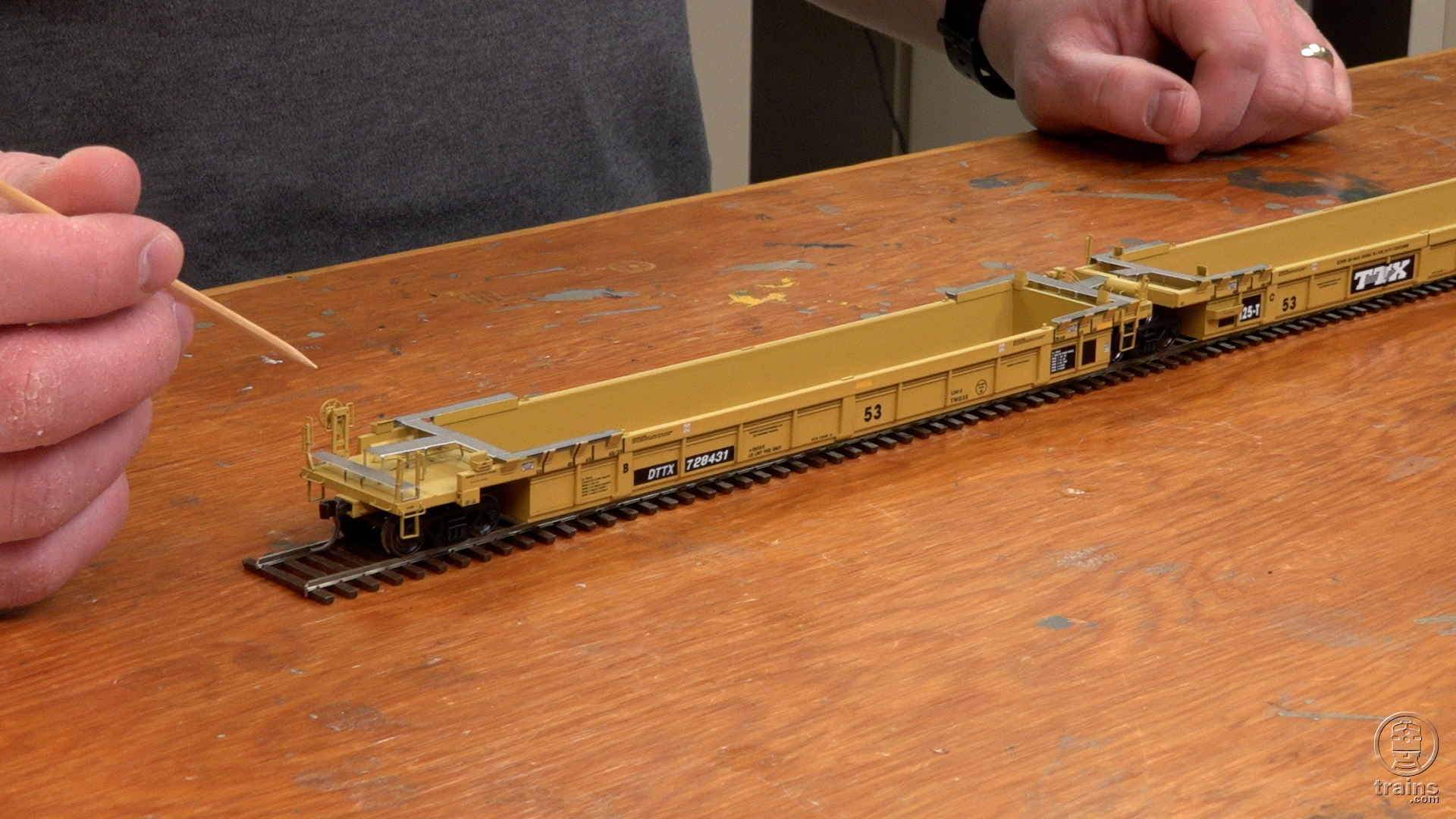 Why do some intermodal cars have different support wheels?