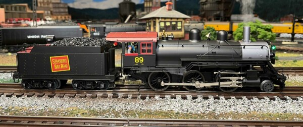 Lionel 2-6-0 in Strasburg paint