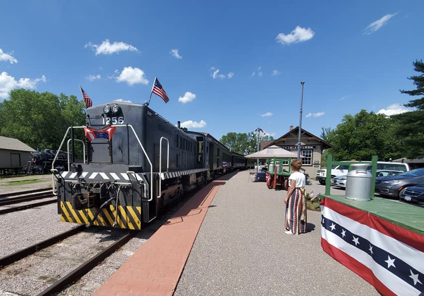 Diesel locomotive and heavyweight passenger cars